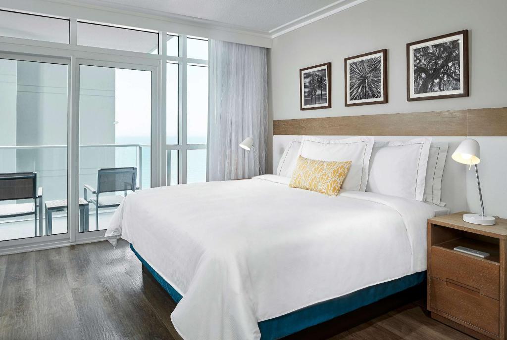 2 BEDROOMS, SUITE, KING BED, 2 QUEEN BEDS, OCEAN FRONT, ACCESSIBLE