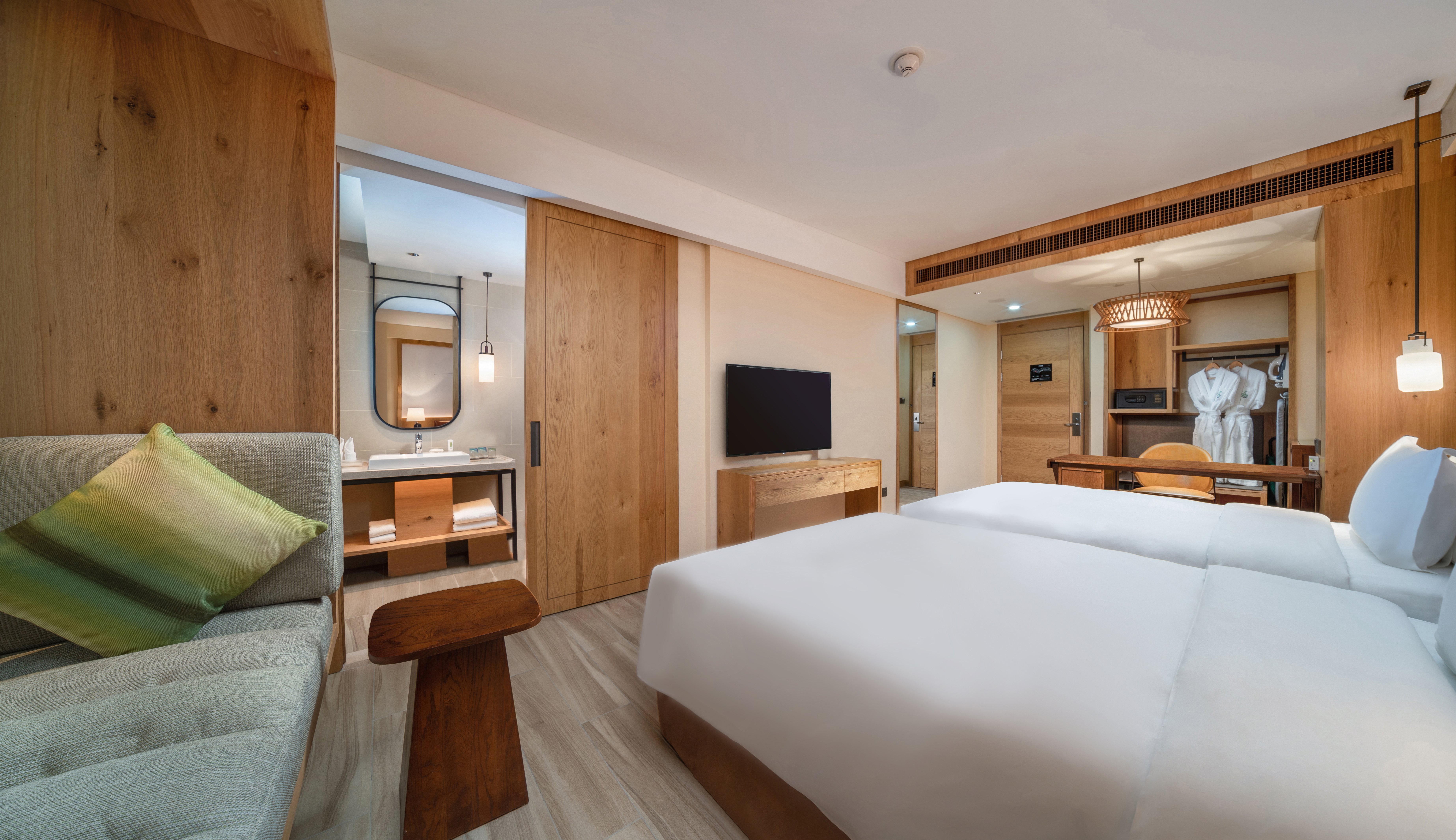 Holiday Inn Jilin Beidahu 17/75