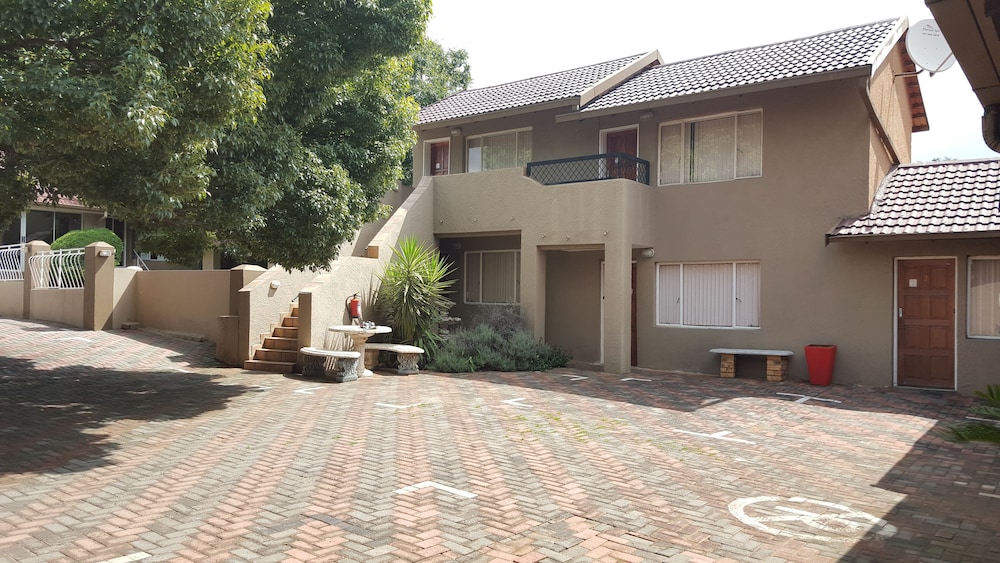 African Sky Guest House 38/50