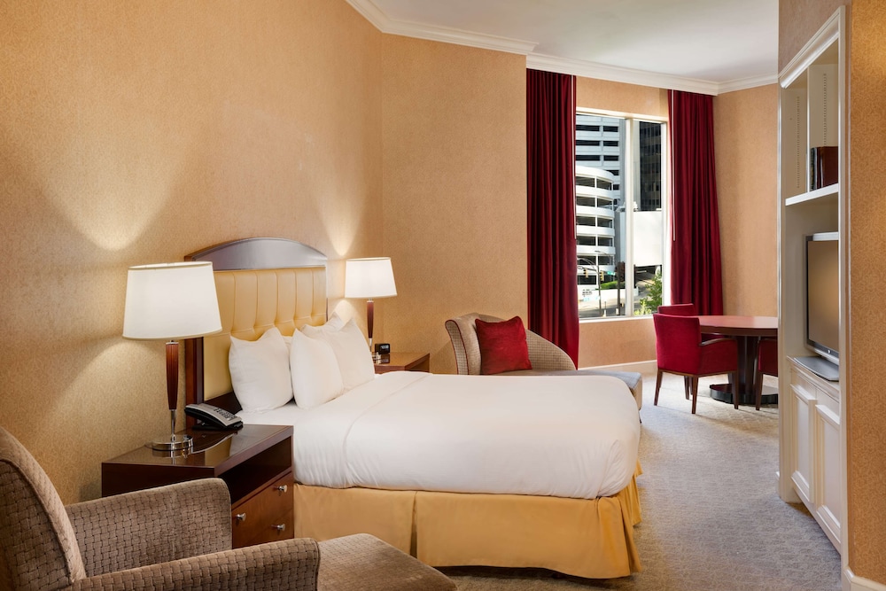 Hilton Charlotte Uptown (ex Hilton Charlotte Center City) 23/82
