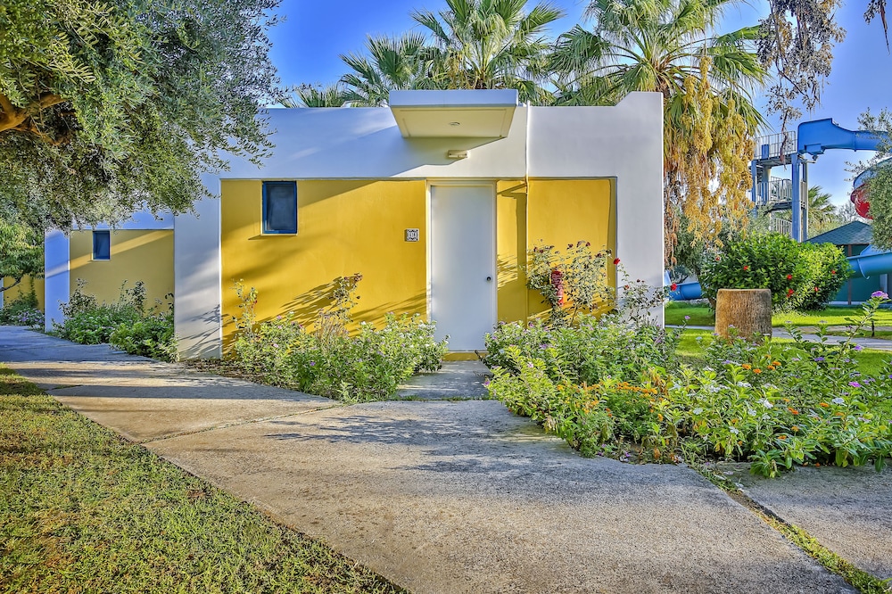 Alex Beach Hotel Bungalows 4/32