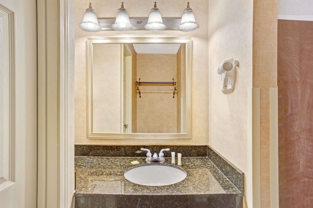 Baymont By Wyndham Indianapolis West 12/26