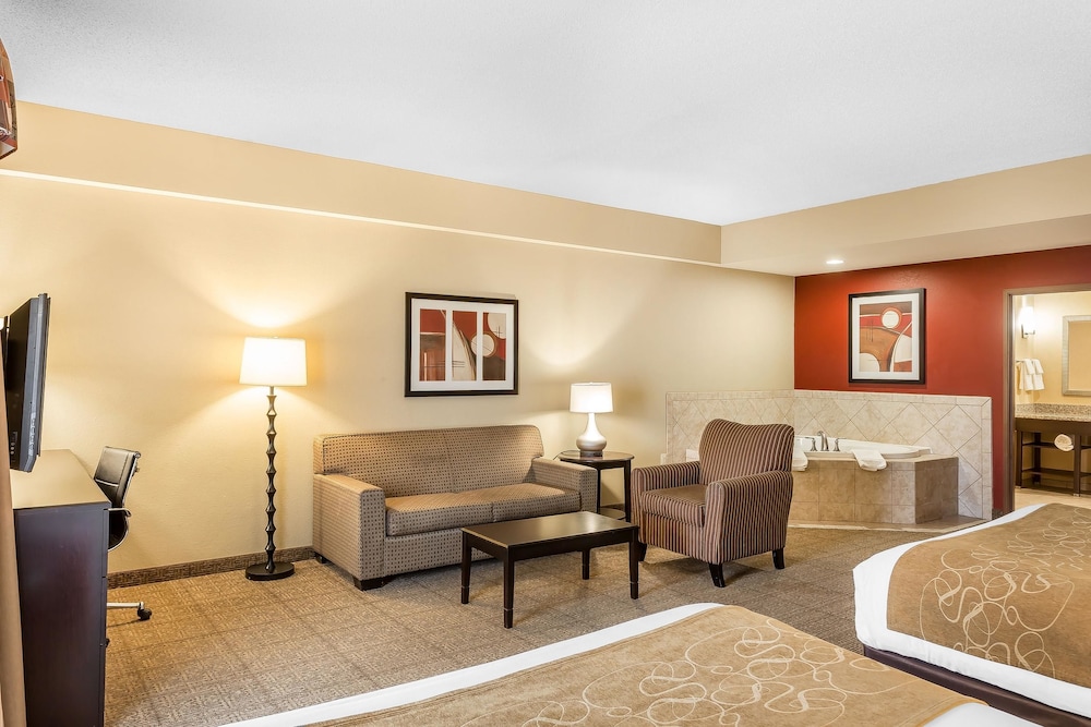 Comfort Suites West of The Ashley 32/46