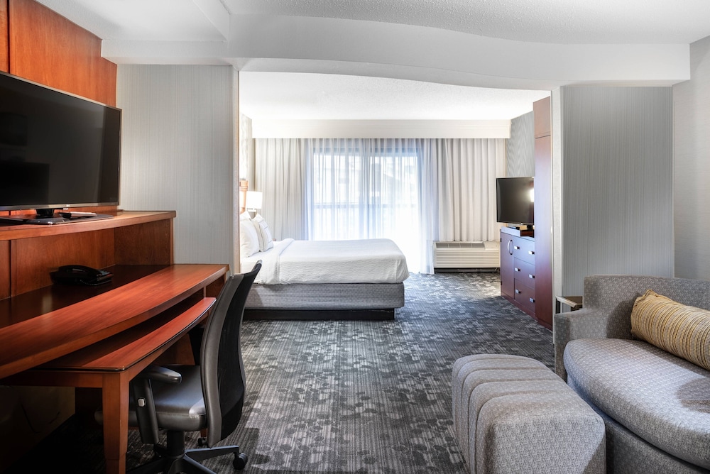 Courtyard Marriott Denton 35/47