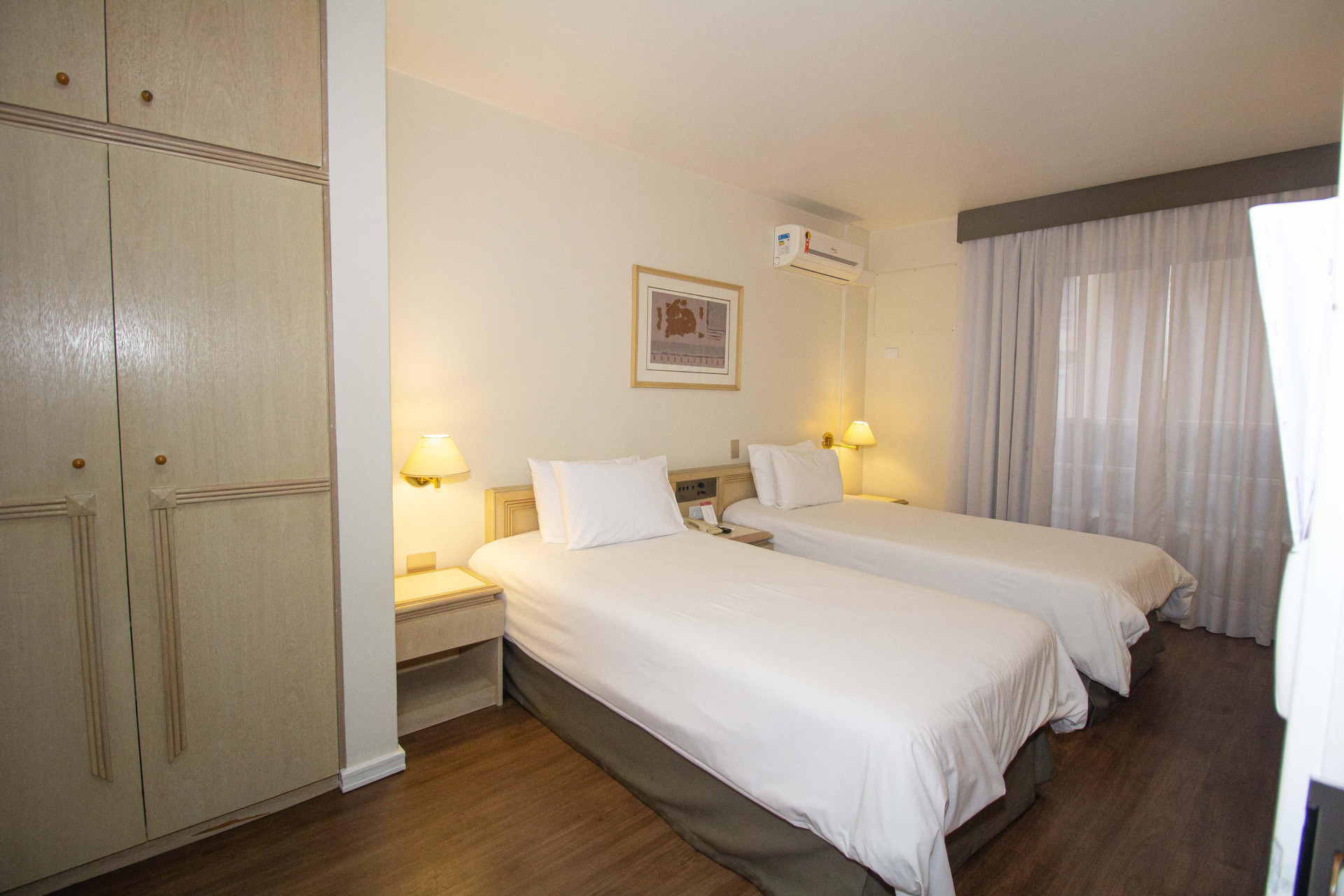Deluxe, Twin Beds