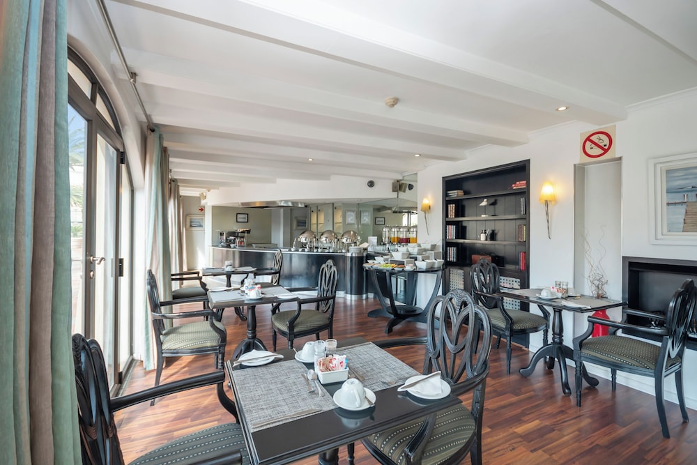 Cape Town City Accommodation the Island Club 47/69