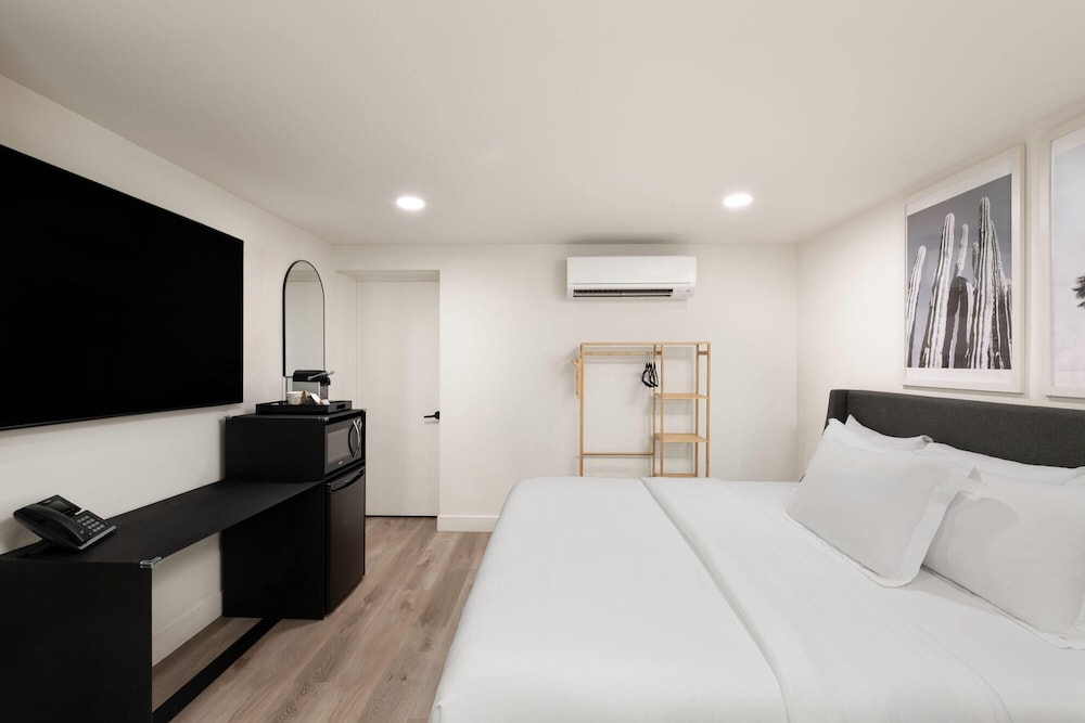 Papago Hotel by Reside, Trademark Collection by Wyndham 33/68