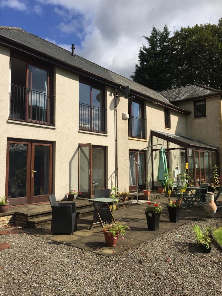 Riverside House 2/32