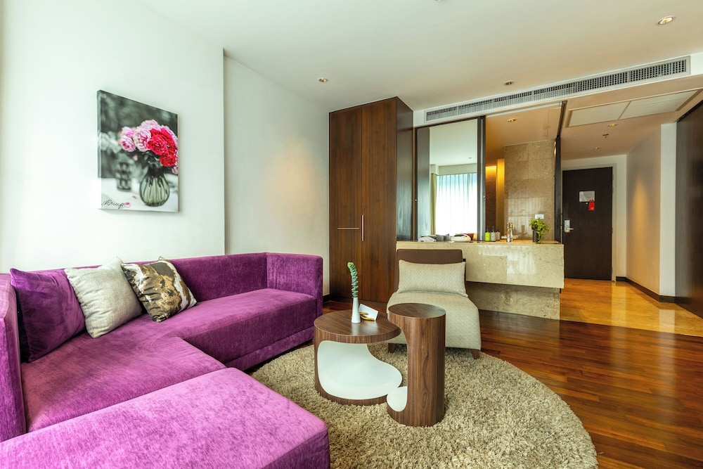 Lit Bangkok Hotel 83/107