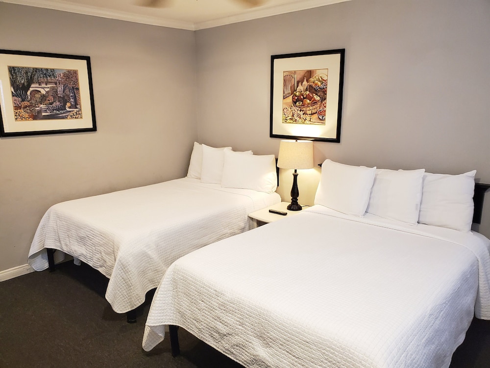 Coronado Inn 23/43