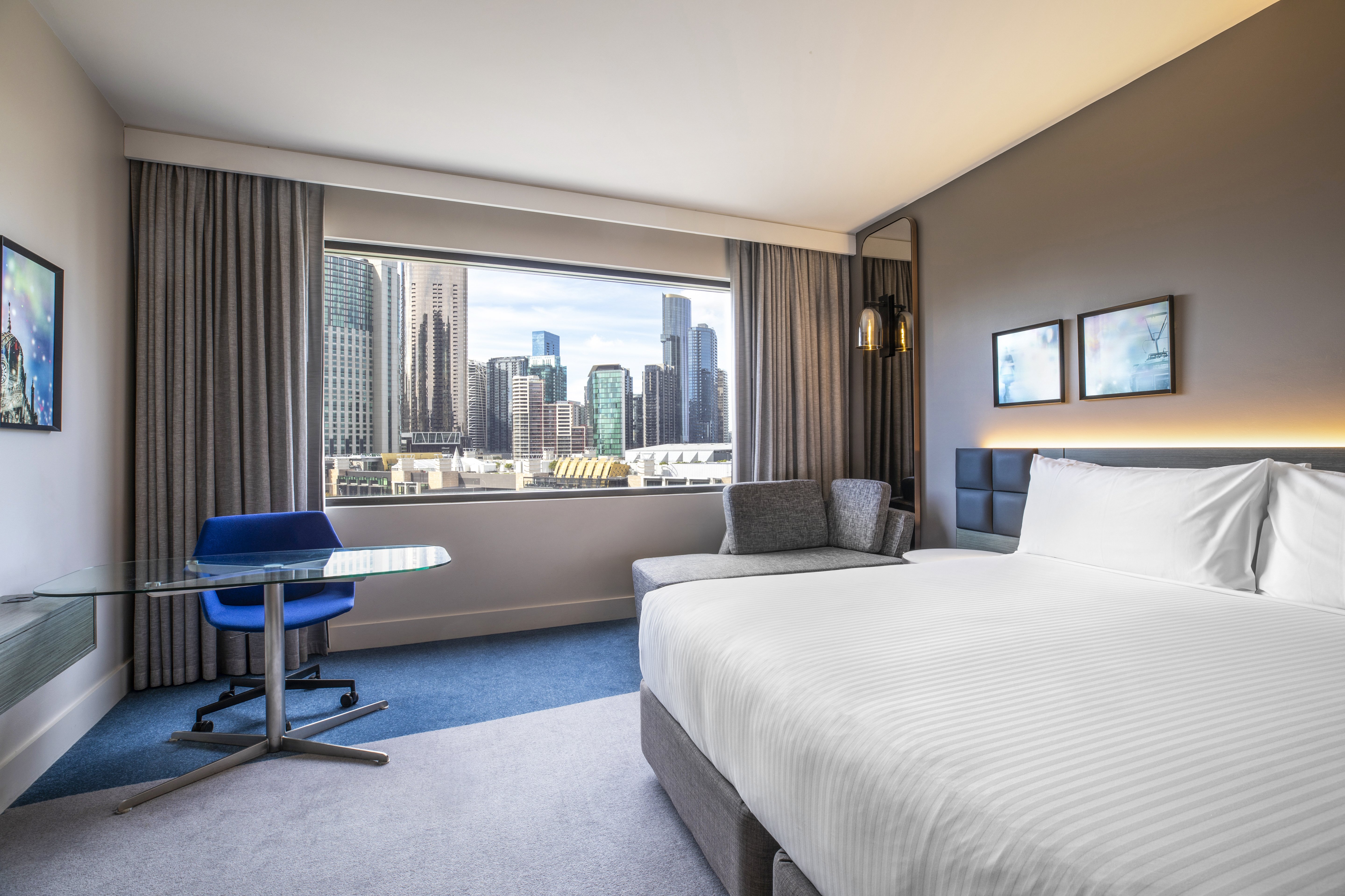 Room, King Bed, River and Skyline View