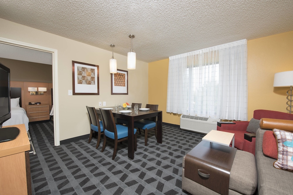 TownePlace Suites by Marriott Kalamazoo 20/24