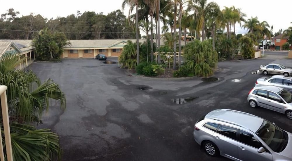 FORSTER PALMS MOTEL 46/50