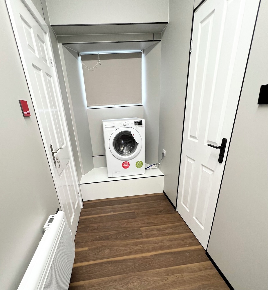 OYO Welsh Holiday Accommodation - Modern Stay 20/32