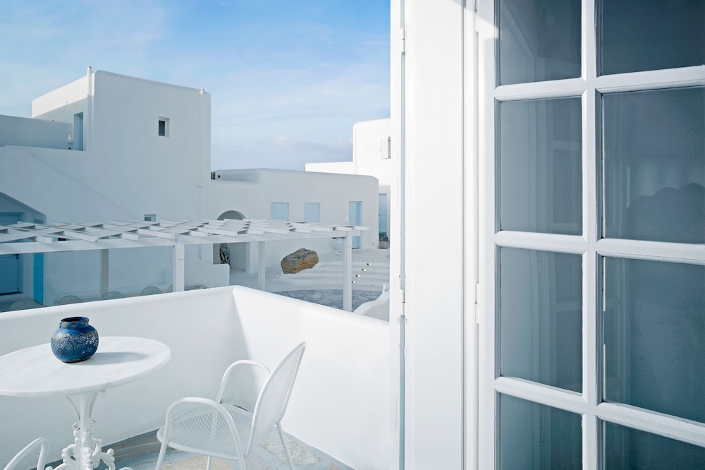 غرفة ديلوكس مزدوجة بإطلالة على الفناء، Mykonos Bay Resort and Villas 2/2