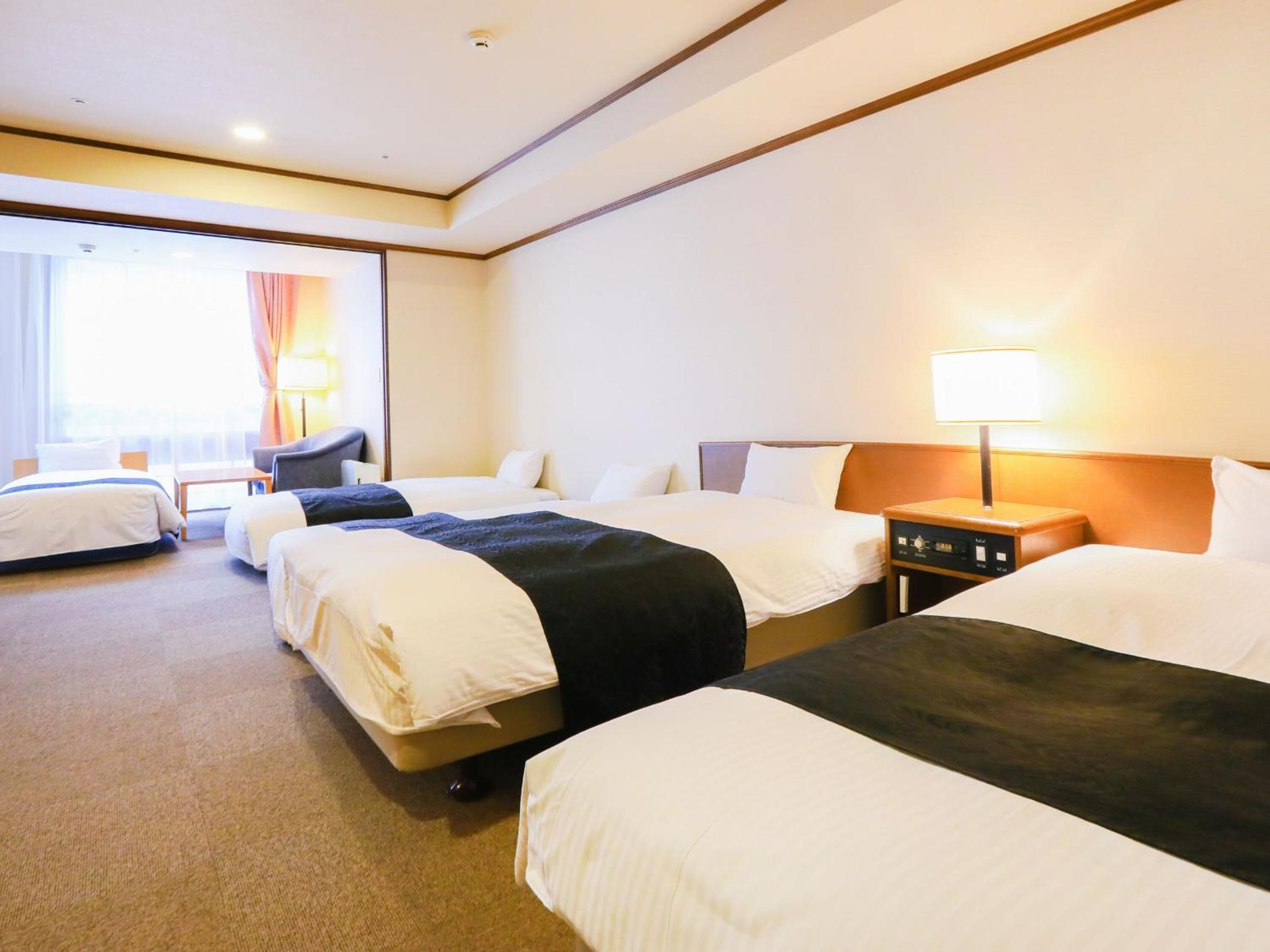 غرفة ثلاثية بسريرين منفصلين مع أريكة للمدخنين، APA Hotel Sapporo Susukino-EkiNishi 2/2