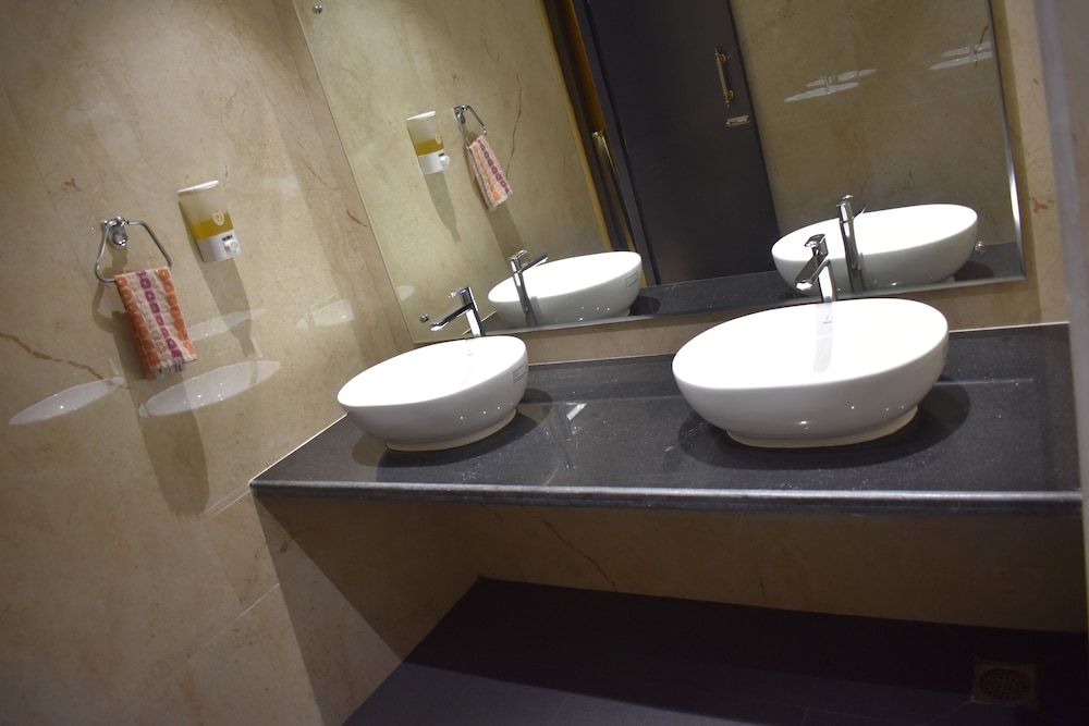 HOTEL RADHIKA REGENCY 48/50