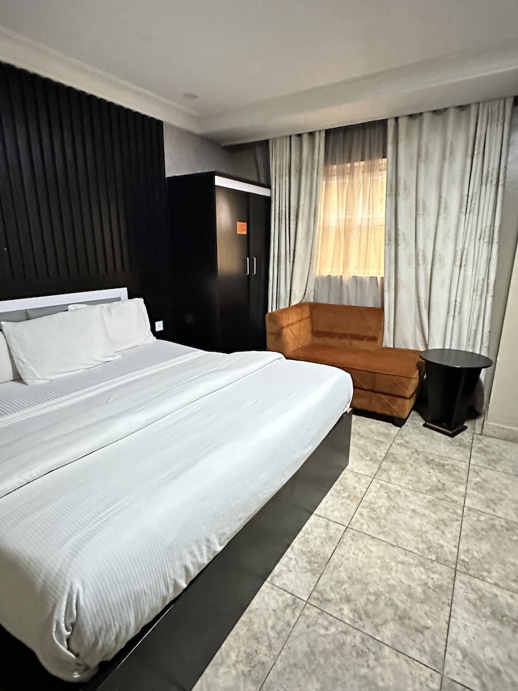 Msquare Hotel 10/31