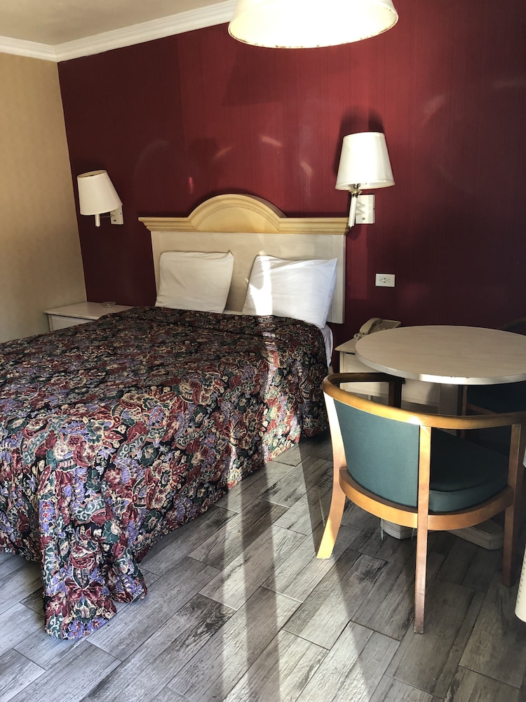 Travelers Inn Lawndale 11/26