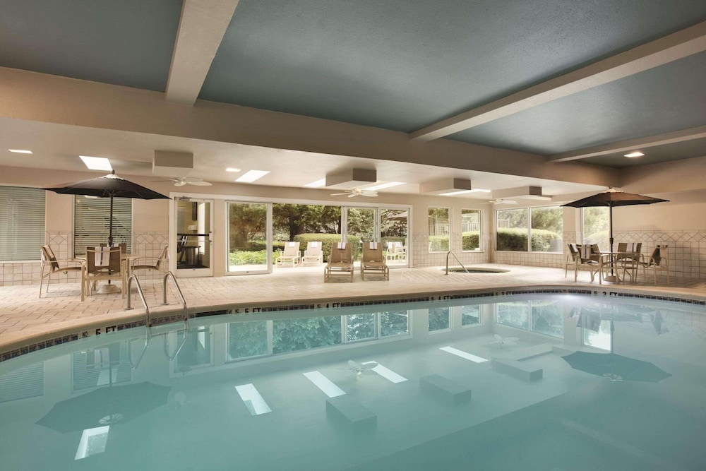 Country Inn & Suites By Radisson, Atlanta Airport North, GA 26/54