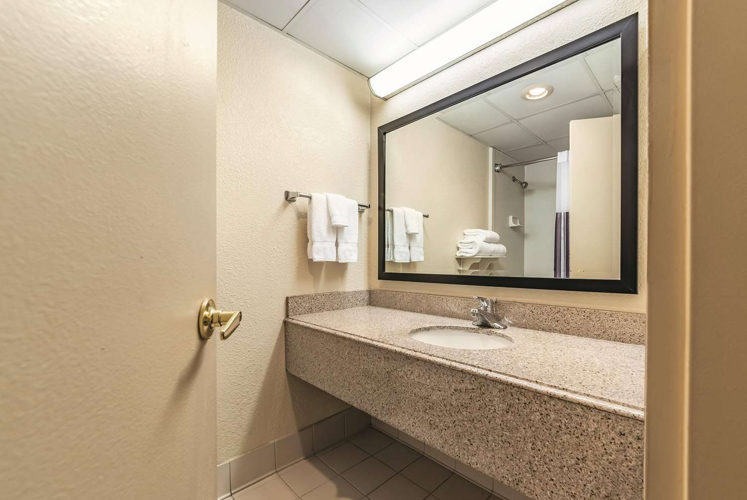 Ramada by Wyndham Fairfield NJ 19/21
