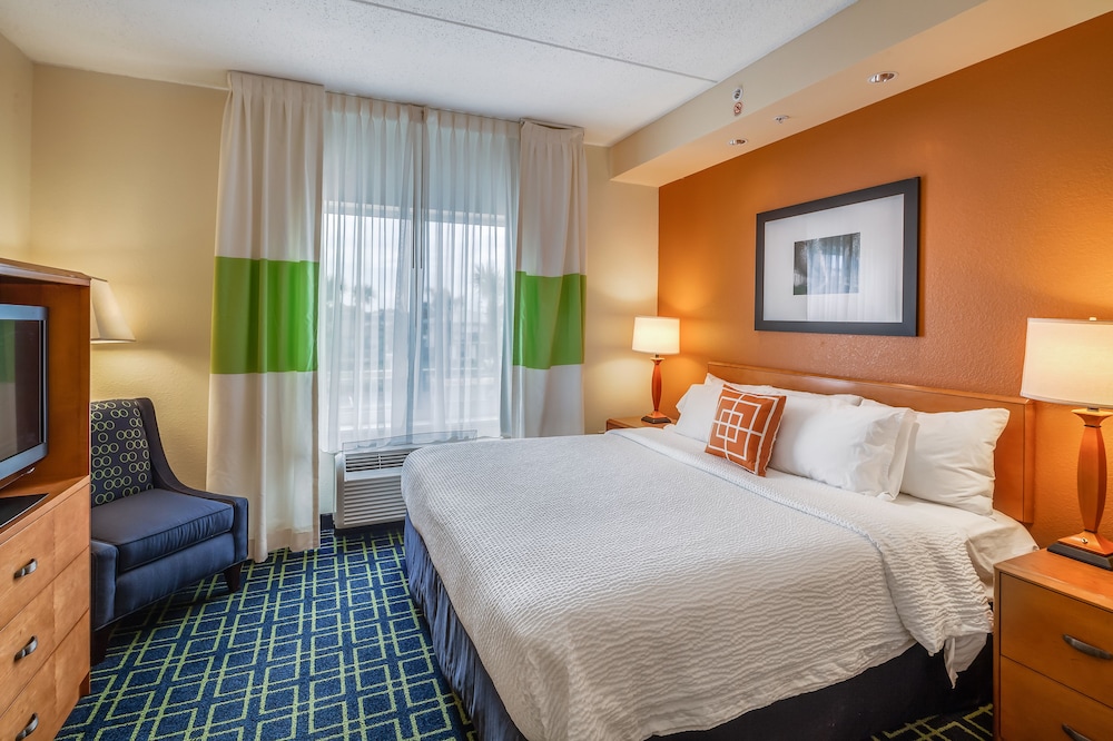 Fairfield Inn and Suites Jacksonville Beach 12/54