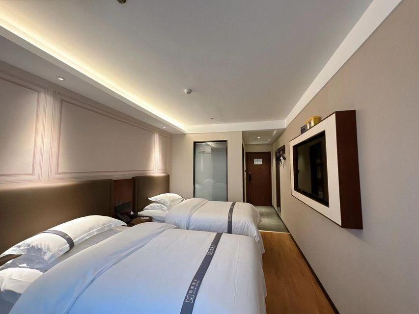 Feature, Twin Beds