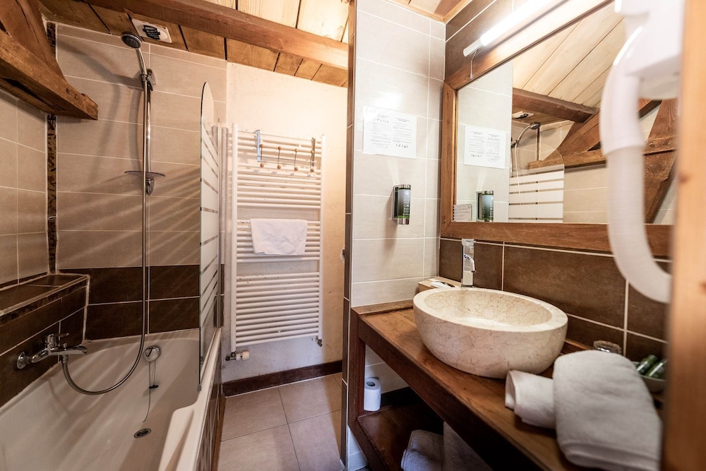 Hotel the Originals Manoir Des Indes Ex Relais Du Silence 64/65
