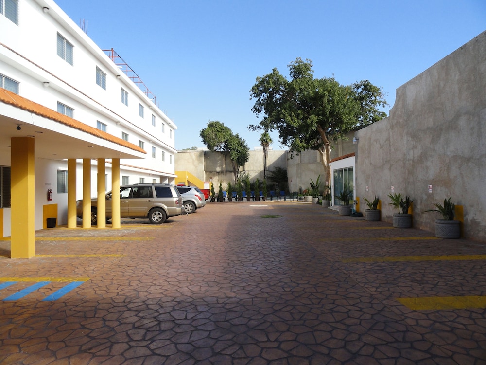 Las Dalias Inn 42/60