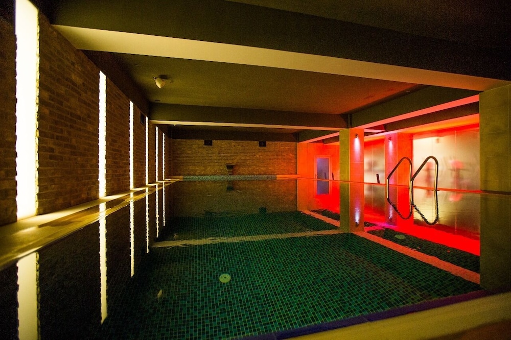 Diplomat Hotel 21/40