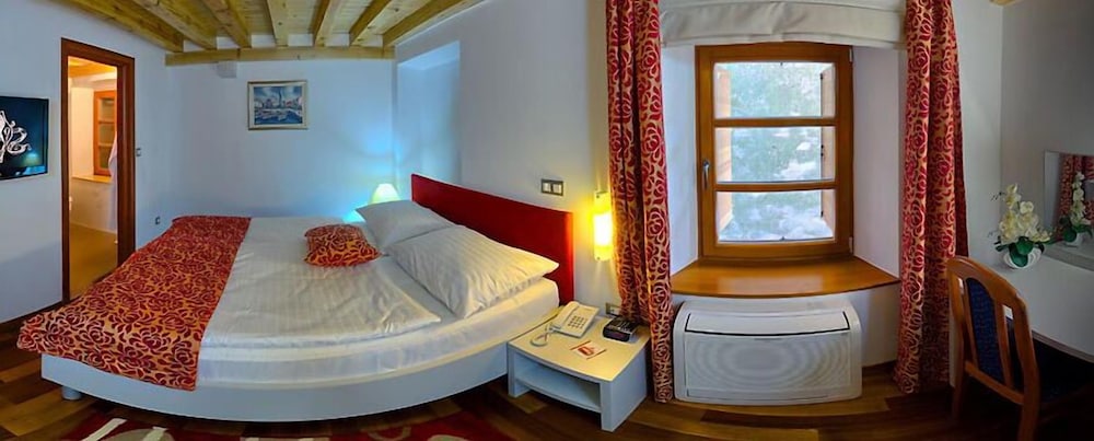 Hotel Monika 33/73