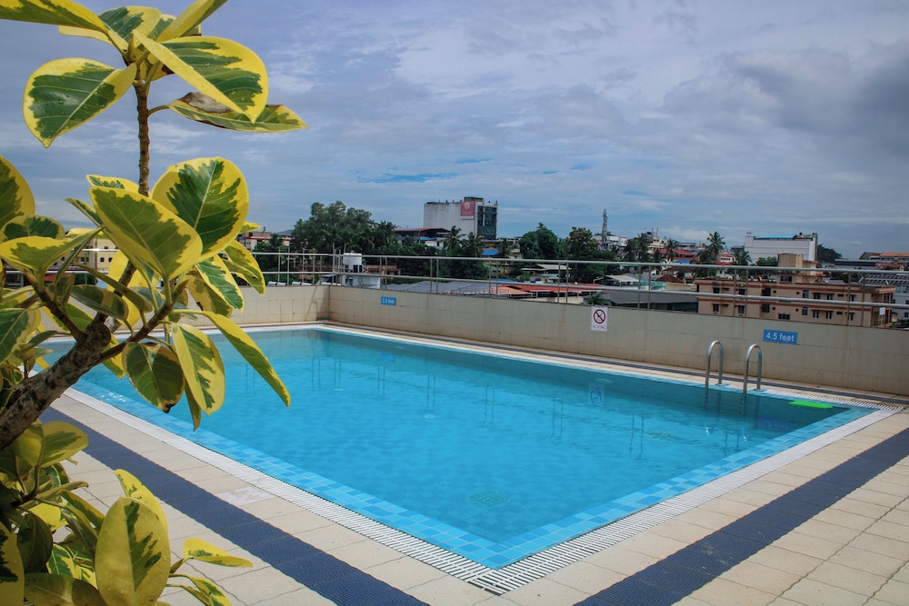 Classic Sarovar Portico 36/56