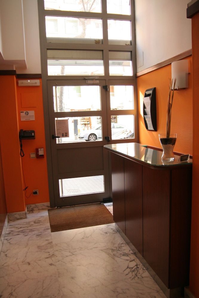APARTAMENTS INDEPENDENCIA 9/19