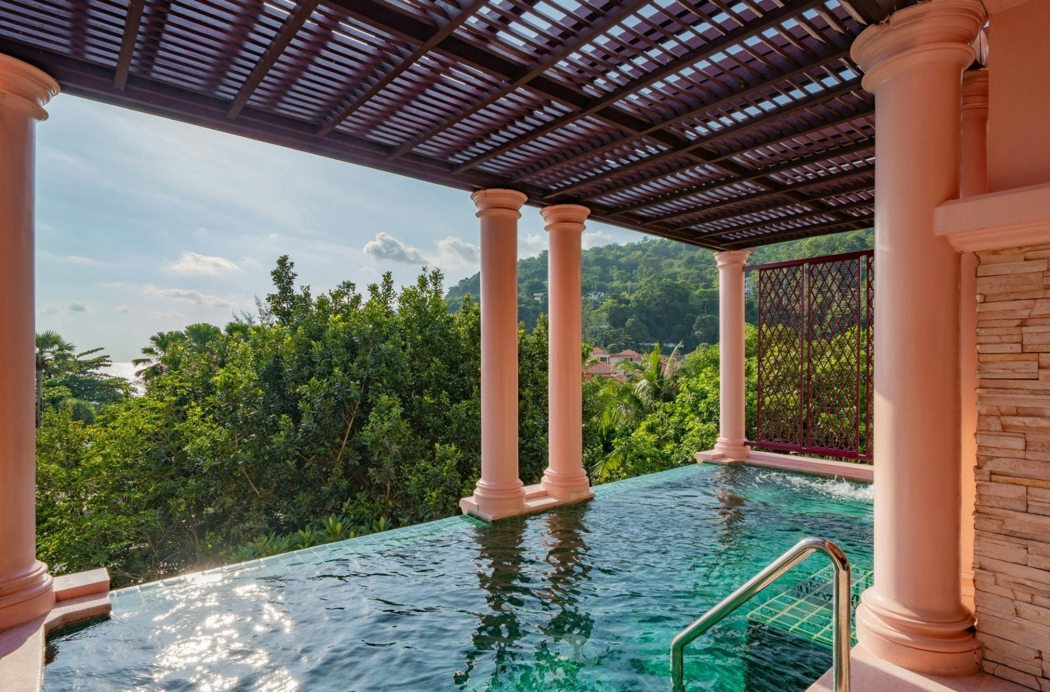 Centara Grand Beach Resort Phuket 38/85