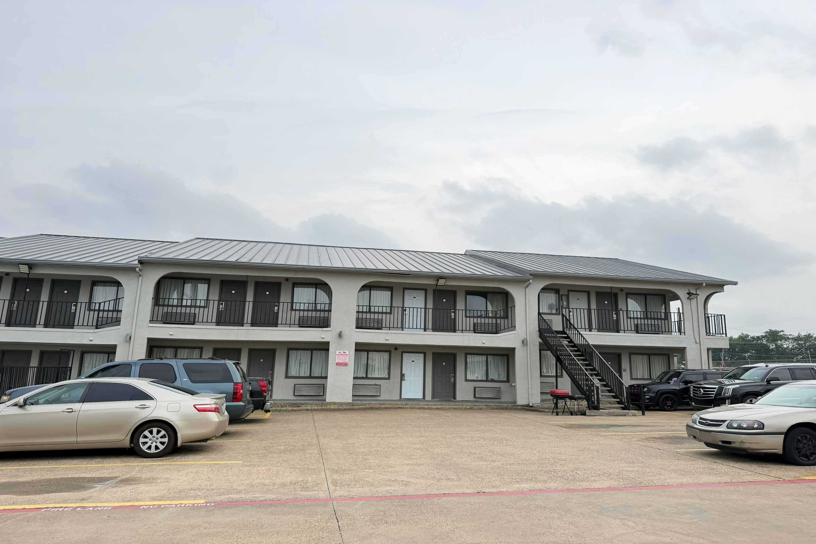 OYO Deluxe Inn