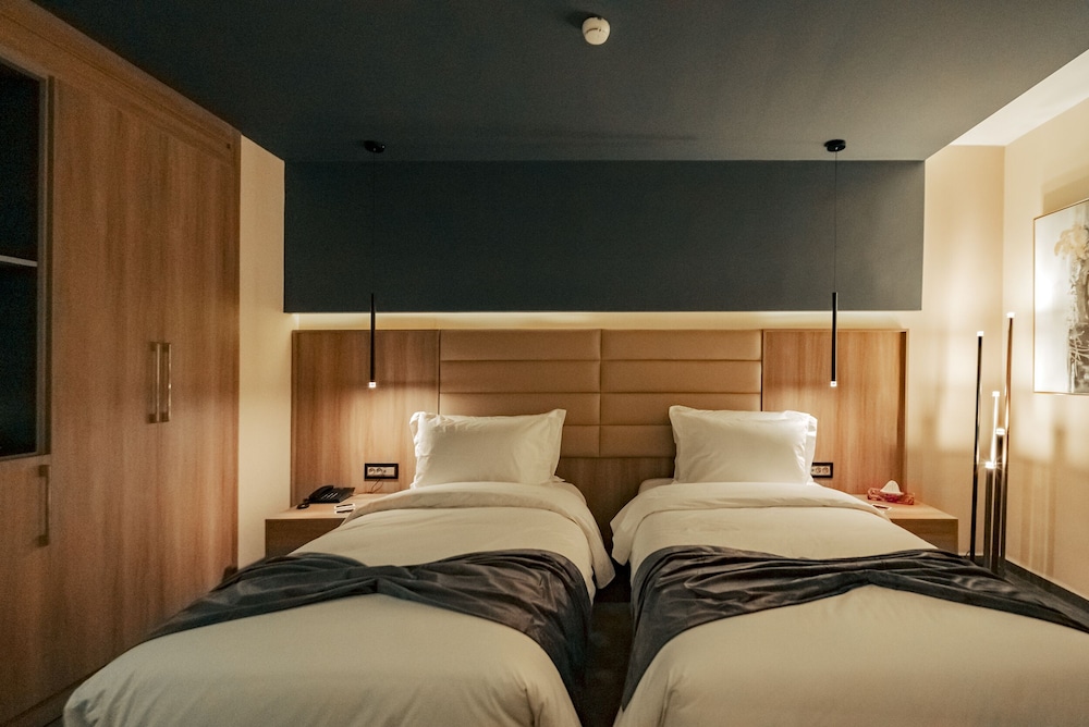 AD Hotel, Hydra 12/58