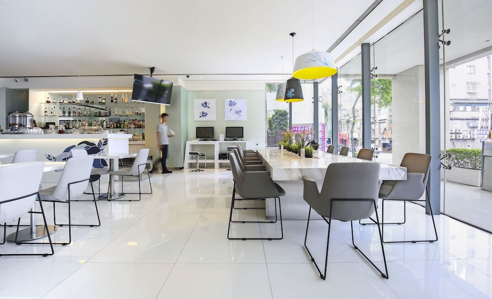 Ambience Hotel 45/58