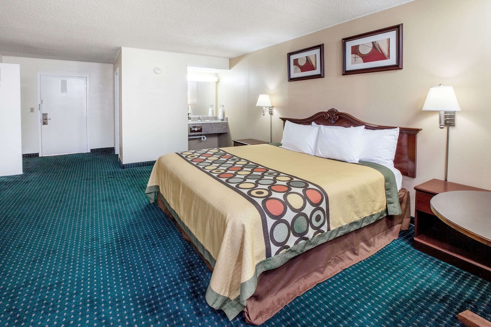 Super 8 By Wyndham Clinton 19/40