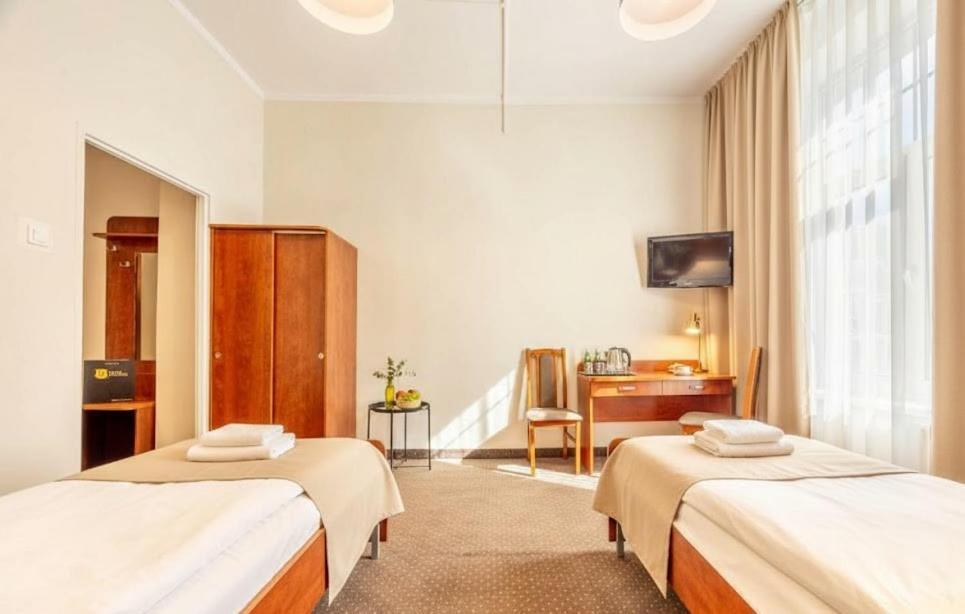 Economy, Twin Beds