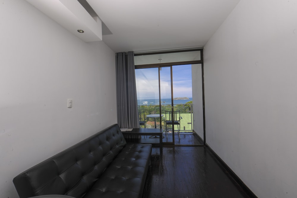 El Faro Beach Hotel 38/65