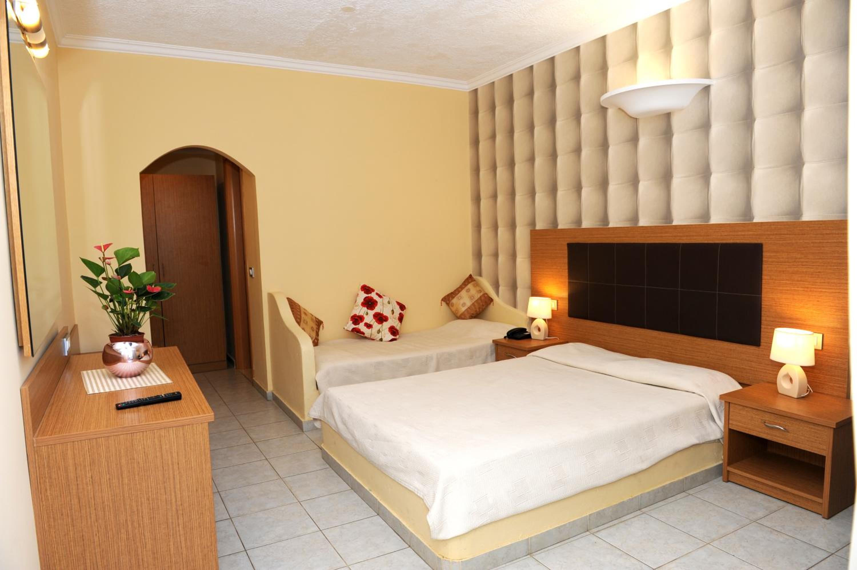 Room, Triple