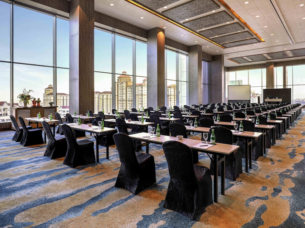 Grand Mercure Jakarta Kemayoran 63/69