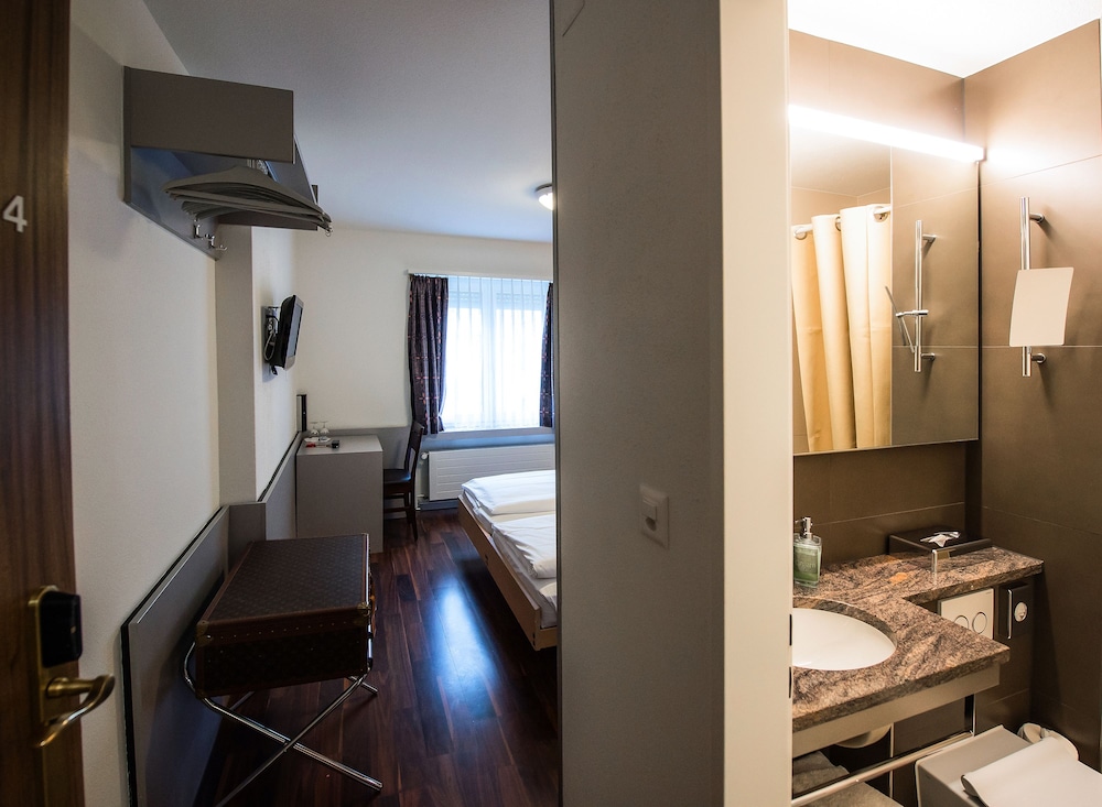Alexander Guesthouse 46/54