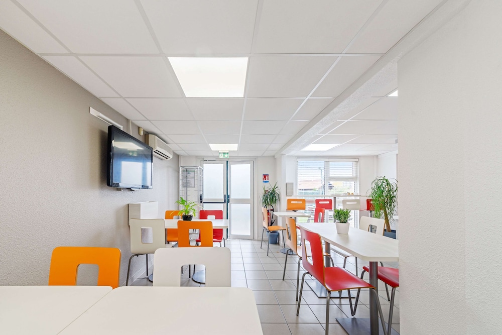 Kyriad Direct Annemasse - Geneve 40/42