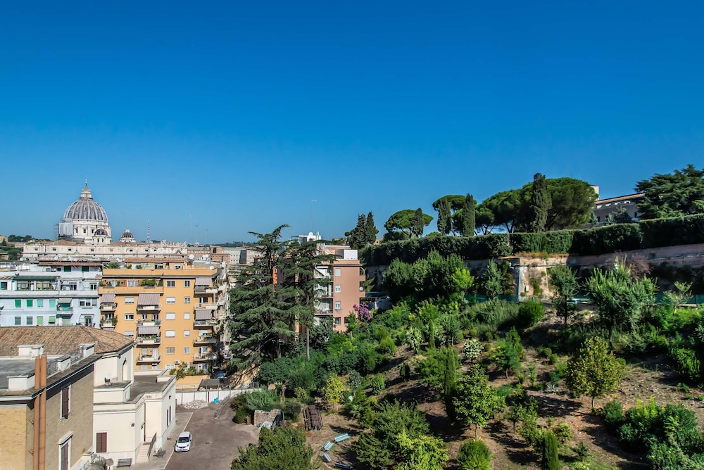 Bloom Hotel Roma 70/75