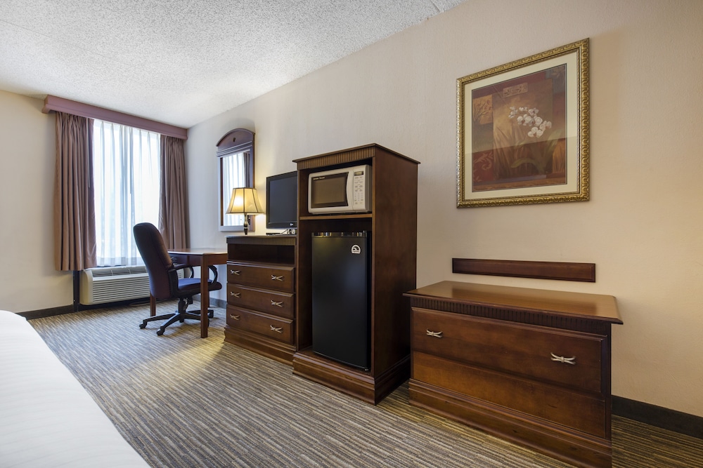 Greenstay Hotel and Suites 49/69