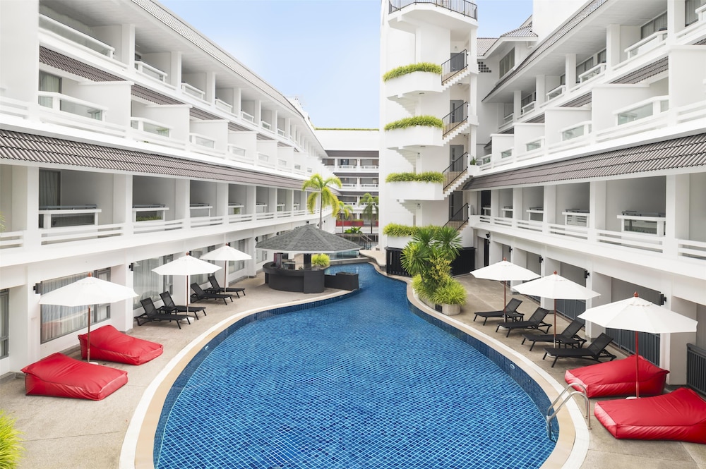Radisson RED Phuket Patong Beach 45/48