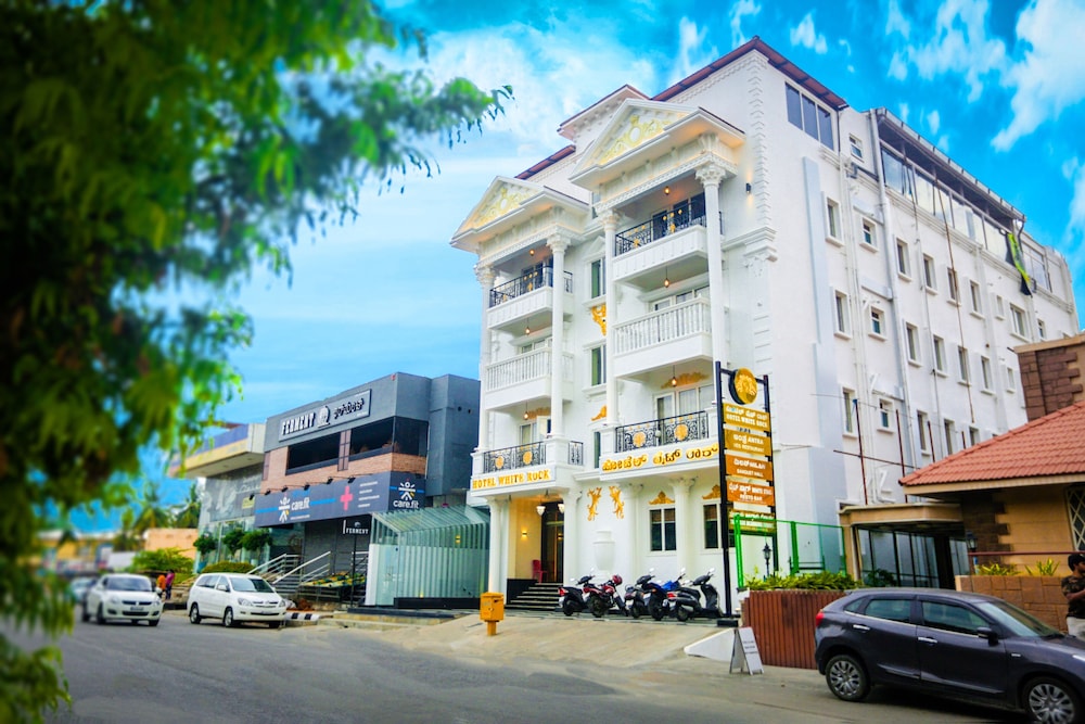 Hotel White Rock 21/22