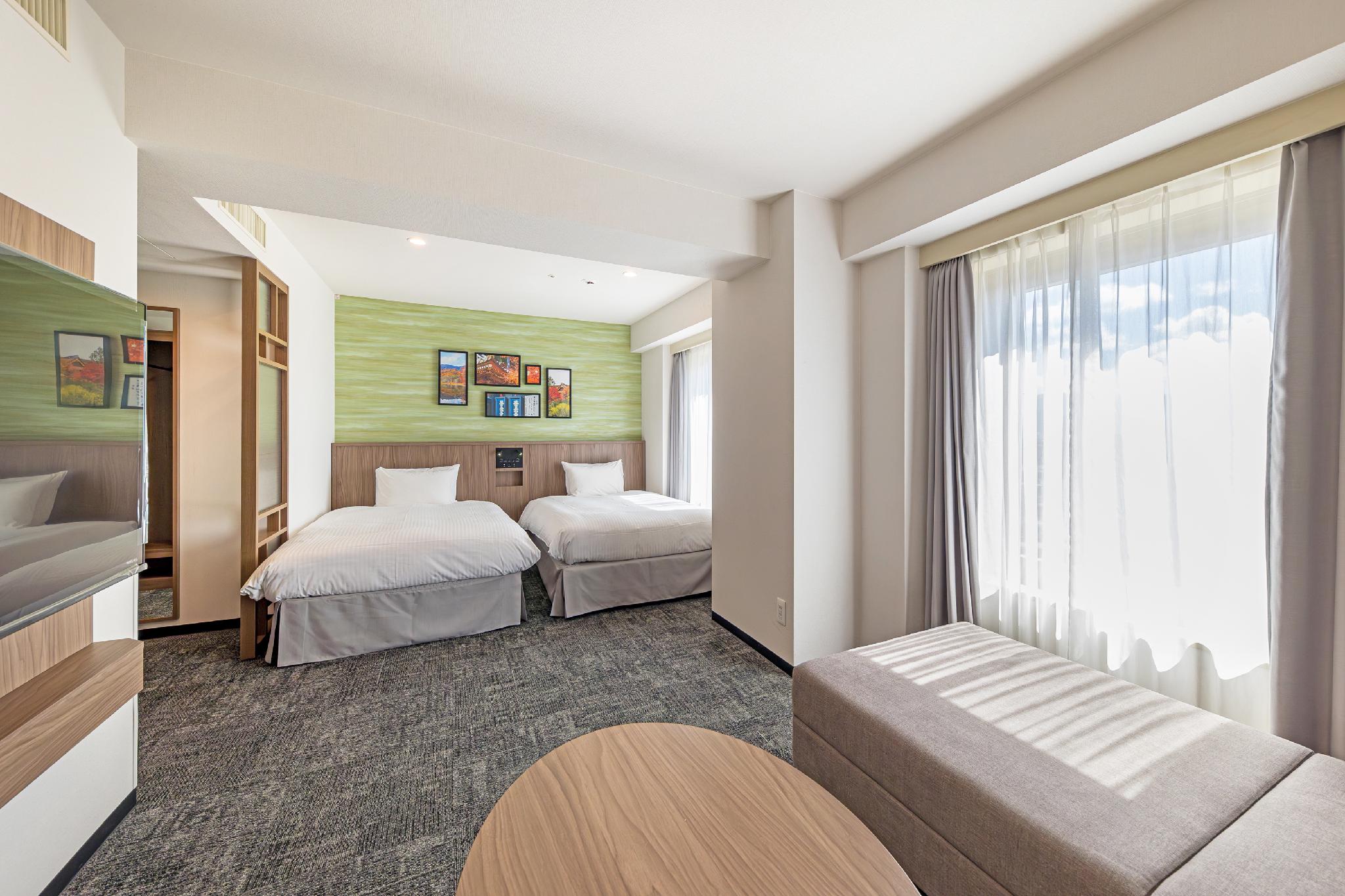 Renovated, Deluxe, Twin Beds, 2 Sofa