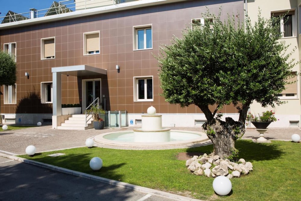 Hotel Plana 65/77